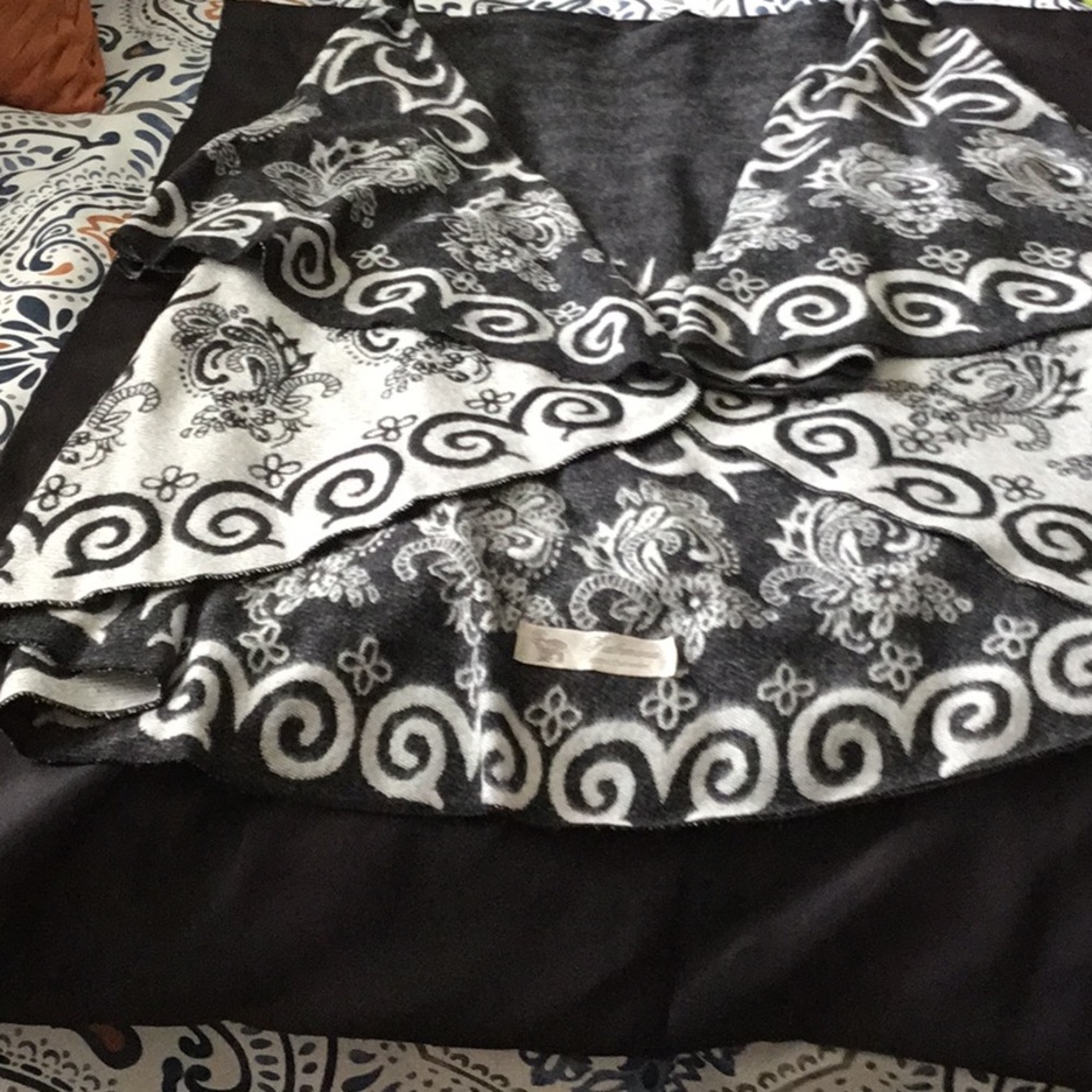 Reversible Pashmima Black print 100% cashmere sweater wrap.